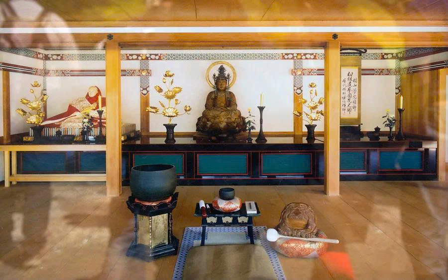 tượng Đức Phật Shaka chùa Kinkakuji.jpg