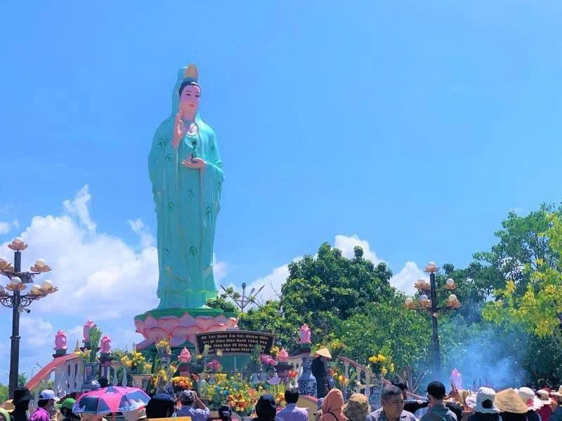 mẹ nam hải bạc li&ecirc;u.jpg