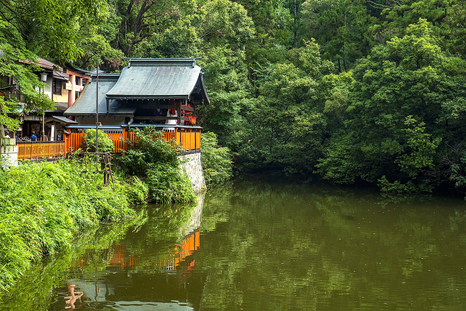 Hồ Shin Ike đền thờ Fushimi Inari Taisha.jpg