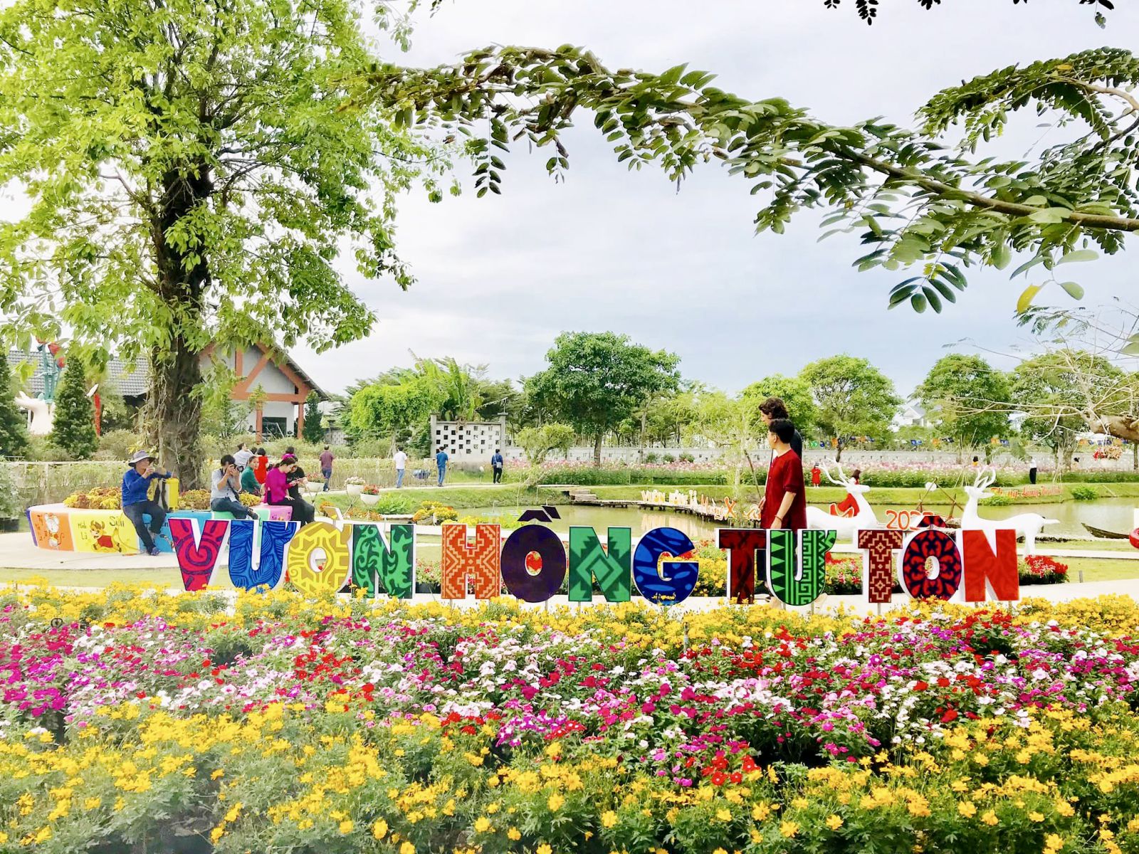 vườn hồng Tư T&ocirc;n.jpg