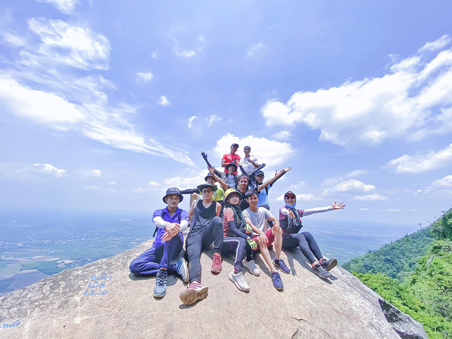 trekking-nui-ba-den.jpg