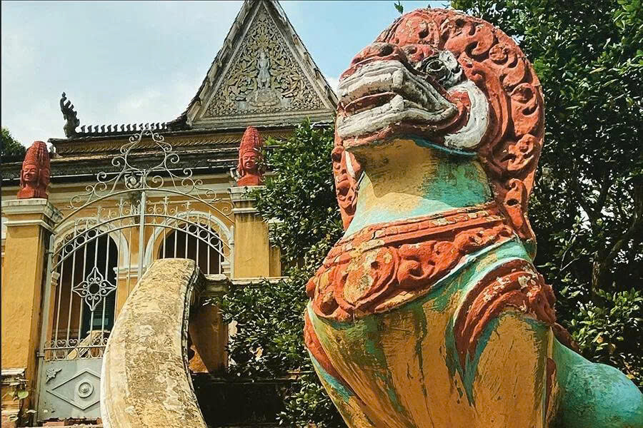 Ch&ugrave;a &Ocirc;ng Mẹt.jpg