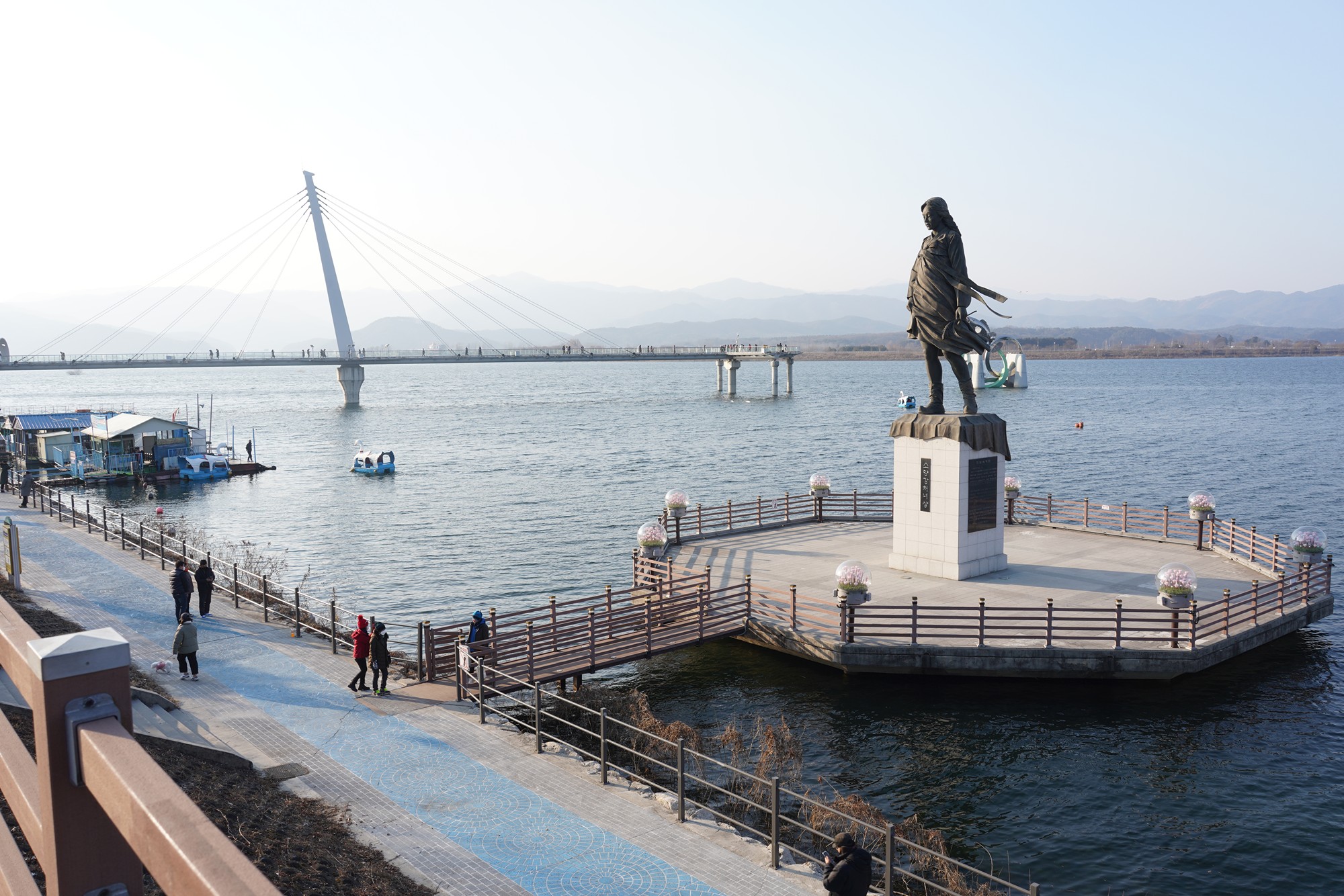 Cầu K&iacute;nh Soyanggang Chuncheon.jpg