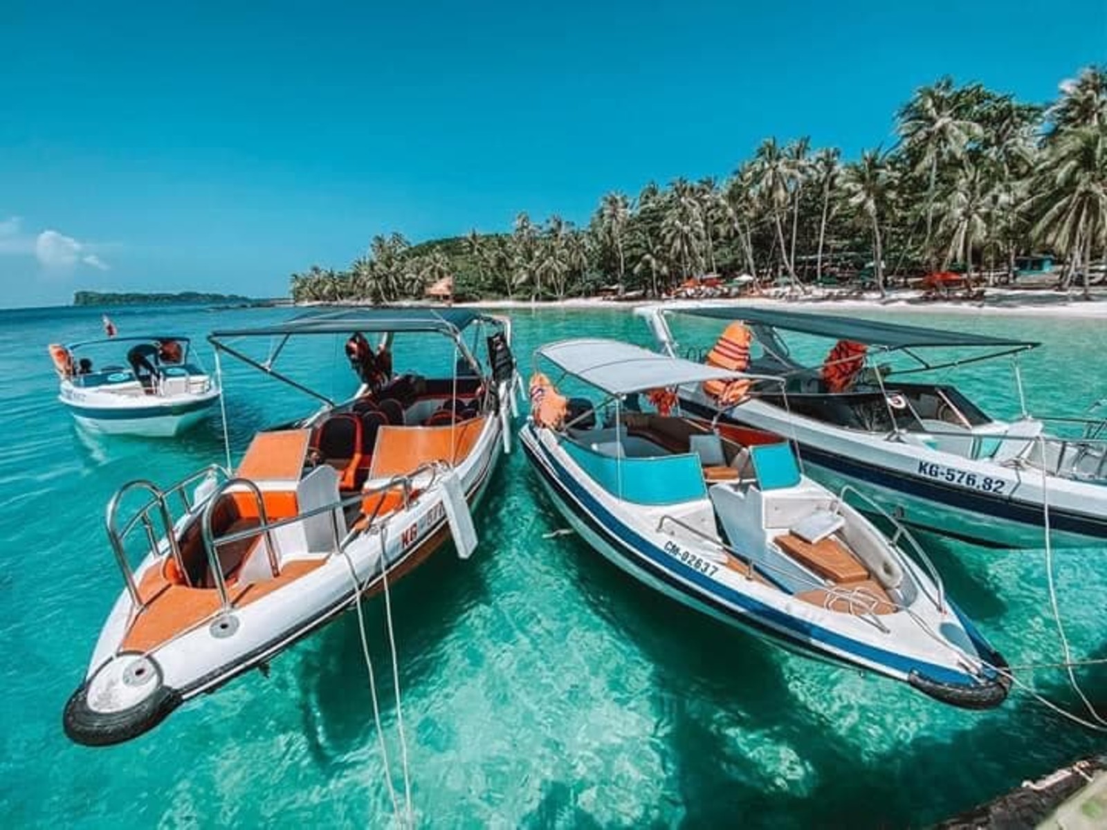 Tour Phú Quốc 4 ngày 3 đêm: Cano 4 đảo - Hòn Thơm - Thị Trấn Hoàng Hôn - Vin Wonder - Grand World - Safari