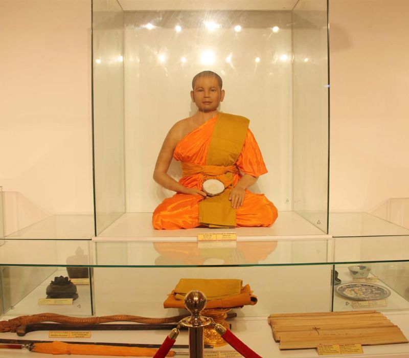 Tượng ho&agrave;ng thượng Thạch S&ocirc; bao-tang-dua-sap.jpg