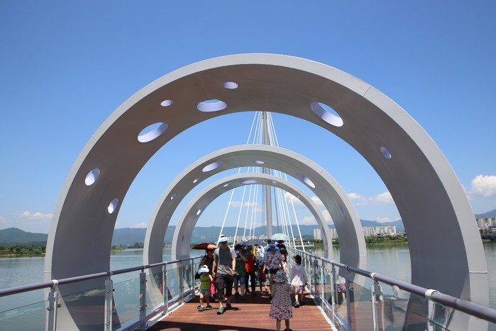 cầu k&iacute;nh Soyanggang Skywalk.jpg