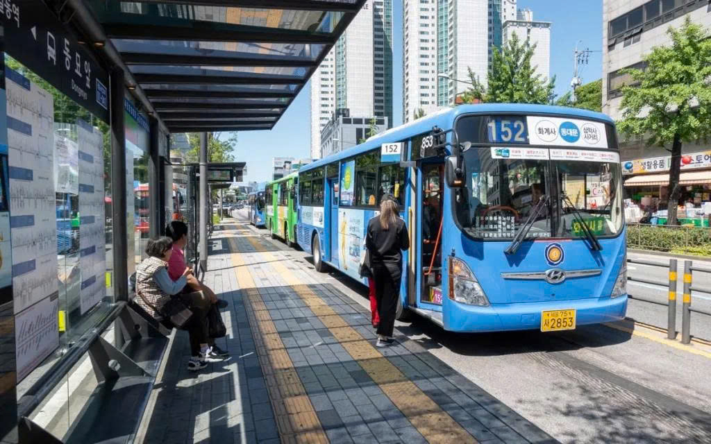 Xe buýt đường dài (Intercity Bus) seoul.jpg