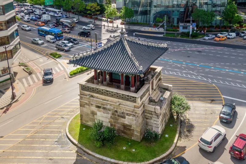 Th&aacute;p canh Dongsibjagak.jpg