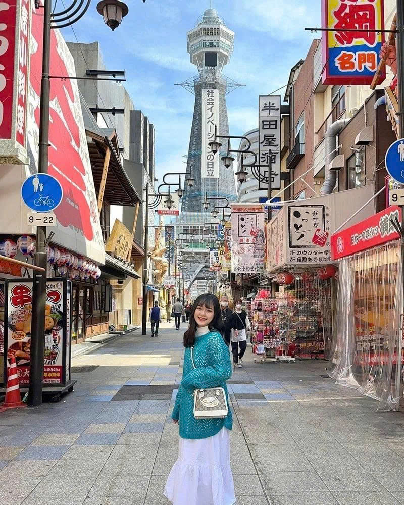 Th&aacute;p Tsutenkaku.jpg
