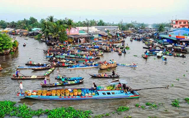 Chợ nổi Năm Căn.jpg