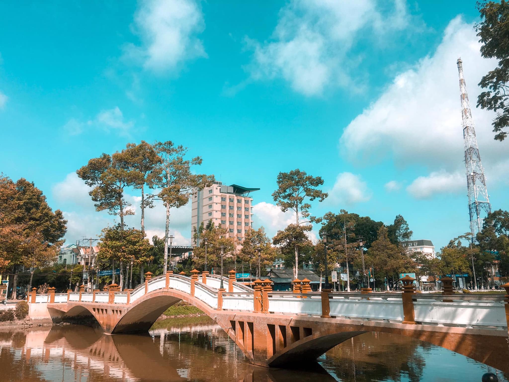 Hồ Nguyễn Du Long Xuyên.jpg